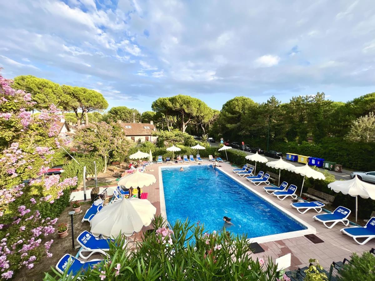 Hotel Old River Lignano Sabbiadoro Exterior foto