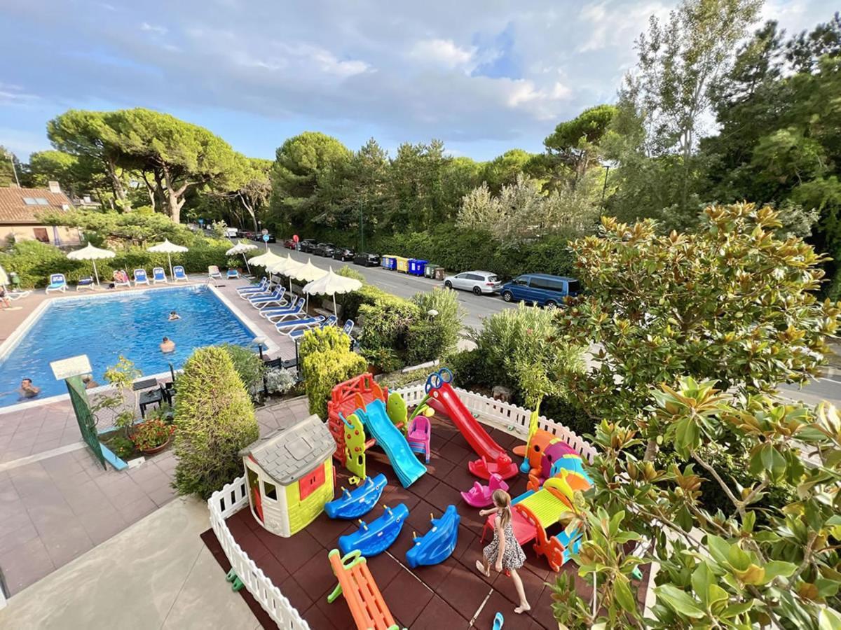 Hotel Old River Lignano Sabbiadoro Exterior foto
