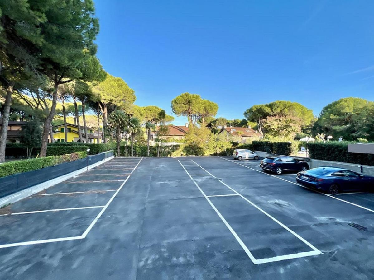 Hotel Old River Lignano Sabbiadoro Exterior foto