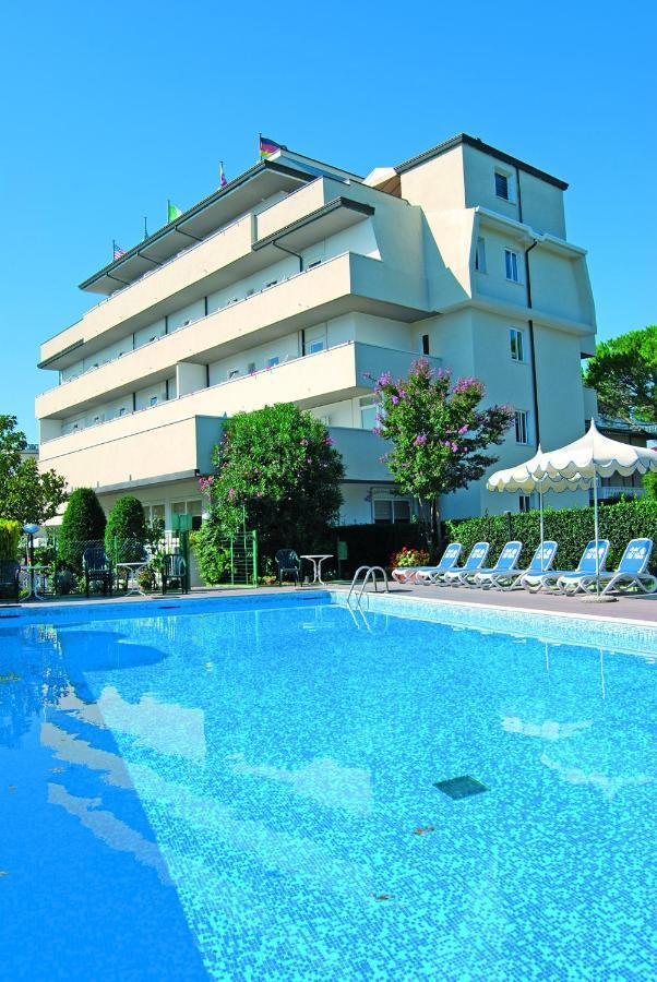 Hotel Old River Lignano Sabbiadoro Exterior foto